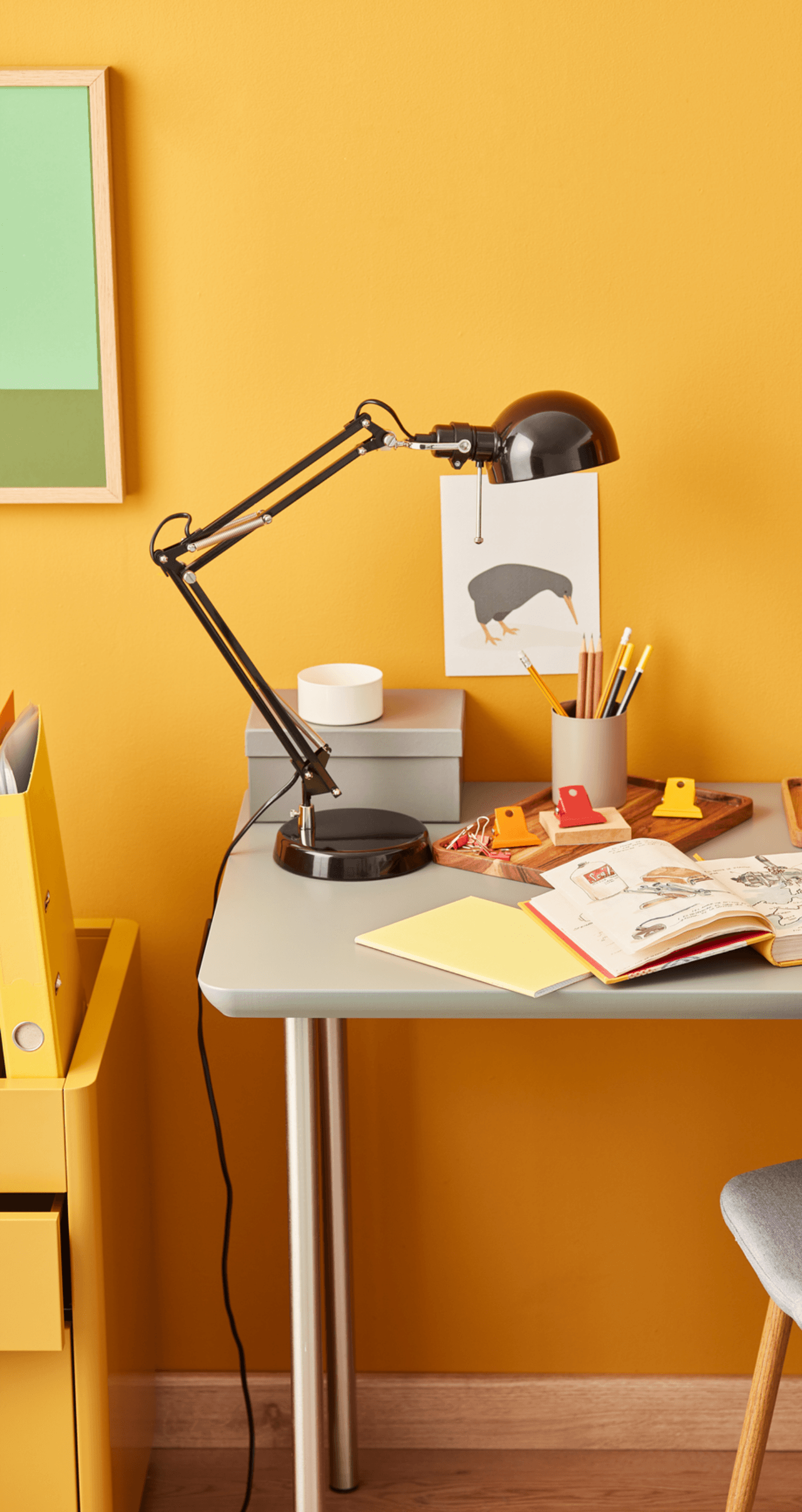yellow-lamp-on-desk-hd.png